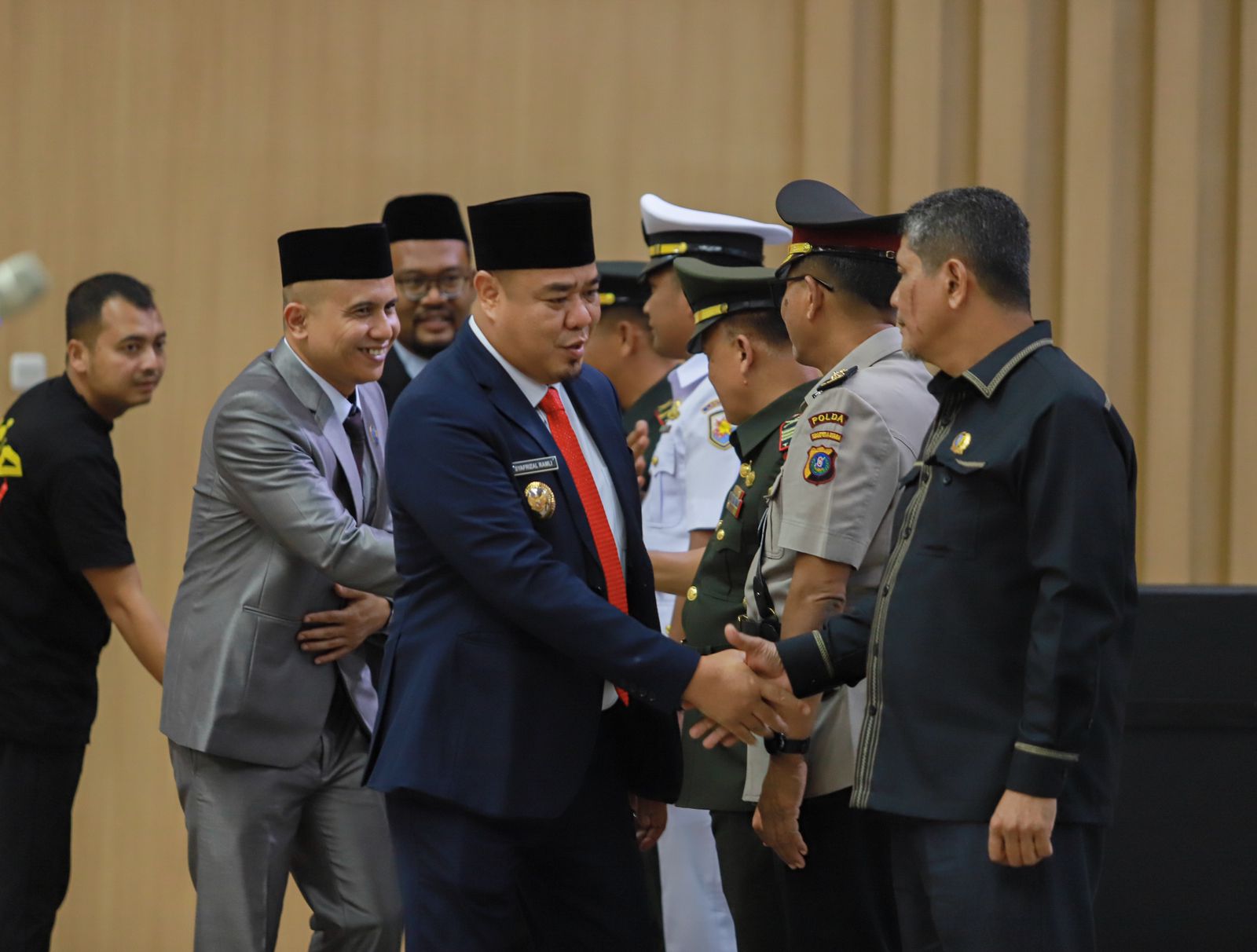 *Persiapan HUT ke-80 RI, Bupati Batu Bara Kukuhkan Paskibraka Batu Bara*
